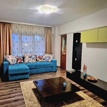 Cozy Appartment In The Center Targoviste Exterior photo