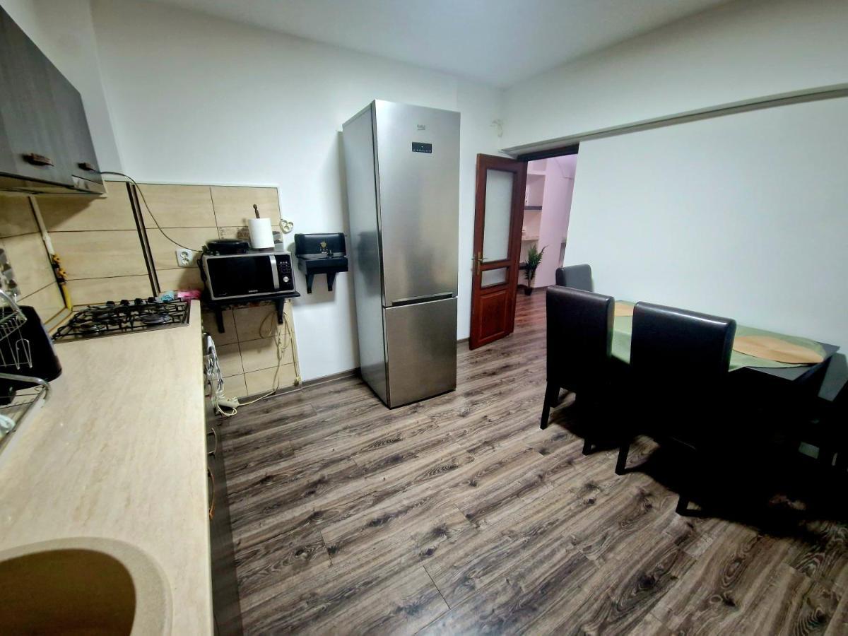 Cozy Appartment In The Center Targoviste Exterior photo