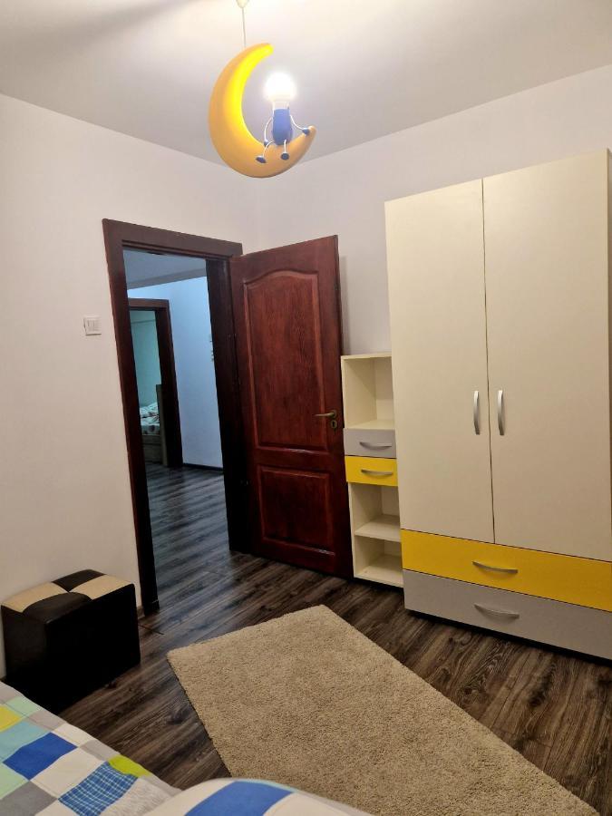 Cozy Appartment In The Center Targoviste Exterior photo